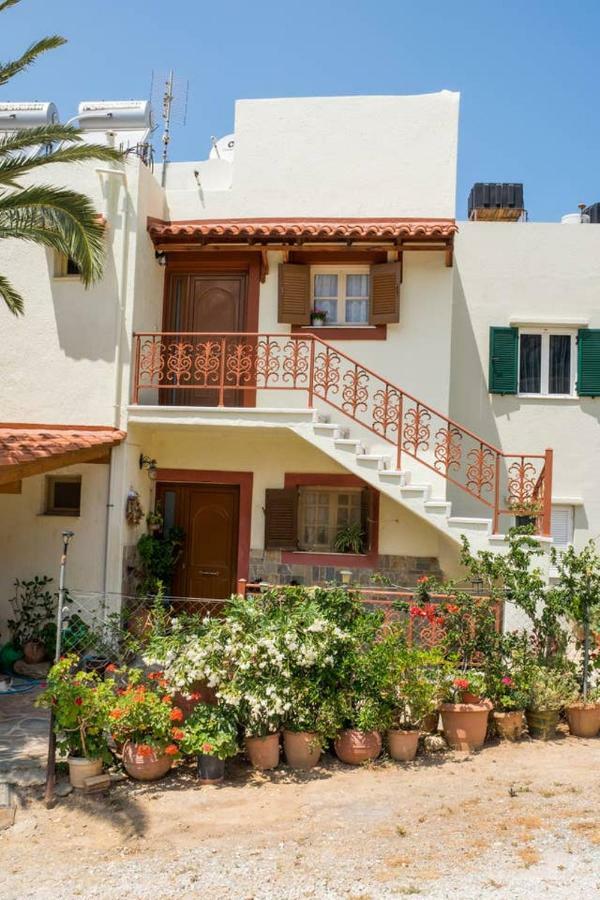 Apartmán Thea Istron Exteriér fotografie